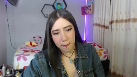 Snapshot of aurora_shy_ chatting on January 22, 2025, 5:48 am Aurora online show from January 22, 2025, 5:48 am