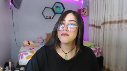 Snapshot of aurora_shy_ chatting on February 13, 2025, 11:04 pm Aurora online show from February 13, 2025, 11:04 pm