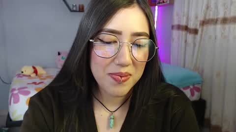 Snapshot of aurora_shy_ chatting on February 18, 2025, 11:19 pm Aurora online show from February 18, 2025, 11:19 pm