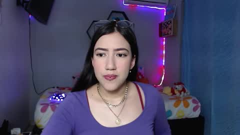 Snapshot of aurora_shy_ chatting on September 12, 2025, 10:37 am Aurora online show from September 12, 2025, 10:37 am