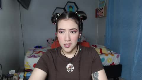 Snapshot of aurora_shy_ chatting on November 16, 2025, 11:38 am Aurora online show from November 16, 2025, 11:38 am