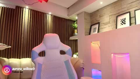 aurora_willow9 online show from December 17, 2025, 3:12 am