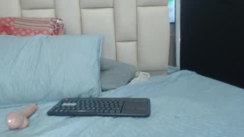 auroraa_miller online show from January 3, 2025, 3:12 pm