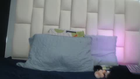 auroraa_miller online show from January 9, 2025, 12:19 pm