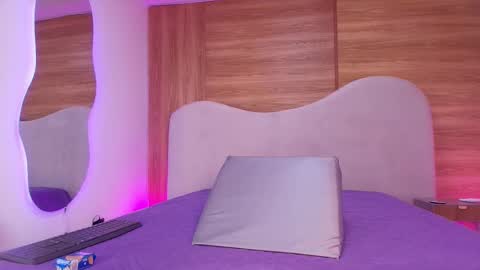 auroraa_miller online show from March 18, 2026, 3:09 am