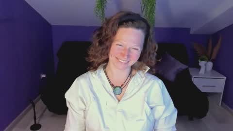 auroraborealis__ online show from September 18, 2025, 7:10 am