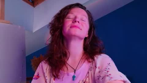 auroraborealis__ online show from December 21, 2025, 6:20 am