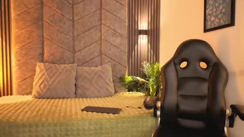 aurora online show from November 12, 2025, 7:13 pm