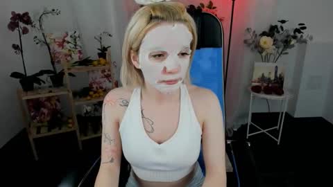 aurorawrenfield online show from January 7, 2026, 12:46 am