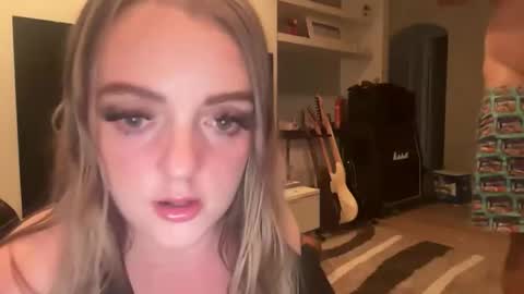 Snapshot of aussiecouple101798558 chatting on November 3, 2025, 5:58 pm aussiecouple101798558 online show from November 3, 2025, 5:58 pm