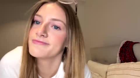 Snapshot of aussiemollymay003 chatting on April 4, 2026, 9:18 am Molly May online show from April 4, 2026, 9:18 am