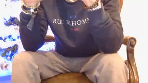 Snapshot of austin24100 chatting on November 30, 2025, 7:51 pm Austin online show from November 30, 2025, 7:51 pm