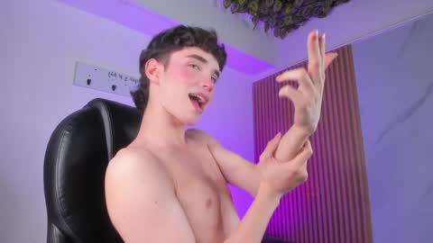 austin_rouse online show from April 8, 2026, 8:20 pm