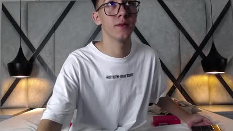 austinreeds online show from September 25, 2025, 12:31 pm