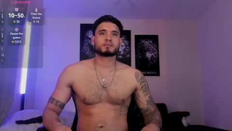 AustinTorres  online show from November 18, 2025, 12:05 am