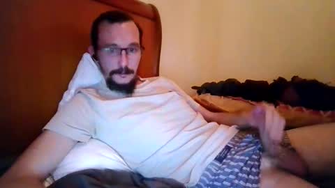 Snapshot of author980 chatting on December 4, 2025, 5:32 pm author980 online show from December 4, 2025, 5:32 pm