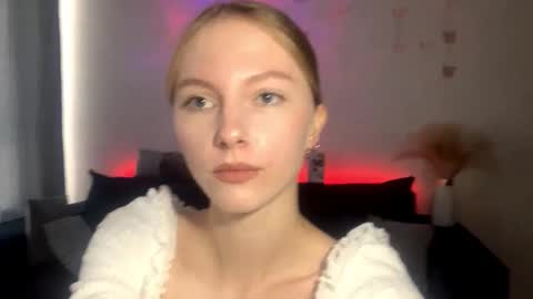 Annie online show from September 18, 2025, 12:51 pm