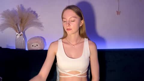 Annie online show from September 24, 2025, 3:04 pm