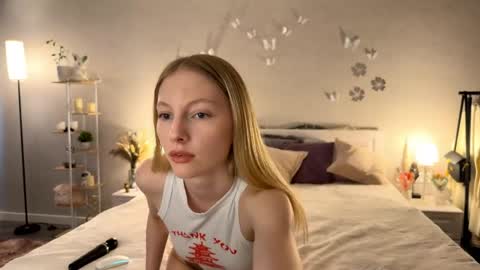 Snapshot of autumnroginson chatting on May 20, 2026, 2:01 pm Annie online show from May 20, 2026, 2:01 pm