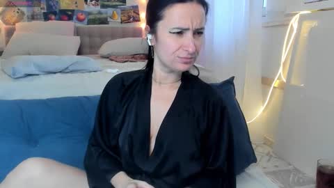 Ava online show from October 10, 2025, 7:07 am