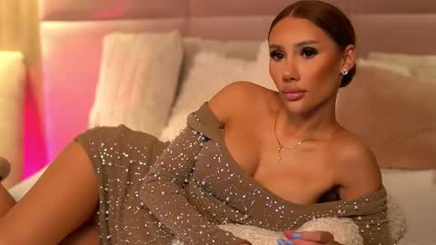 Ava online show from November 25, 2025, 12:10 am