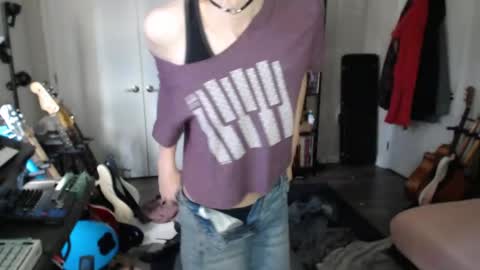 Ava online show from April 30, 2026, 7:42 pm