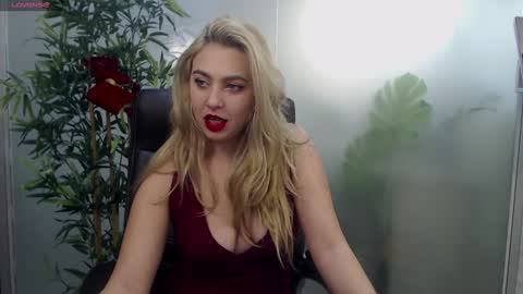 Snapshot of avablue_ chatting on December 6, 2024, 7:54 am online show from December 6, 2024, 7:54 am