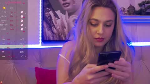 Snapshot of avablue_ chatting on February 7, 2025, 7:18 am online show from February 7, 2025, 7:18 am