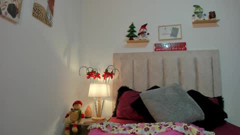 Snapshot of avaline_blanc chatting on December 28, 2024, 11:16 pm Avaline Help me reach 100 likes TRANSMISSION EVERY DAY FROM 39 PM online show from December 28, 2024, 11:16 pm