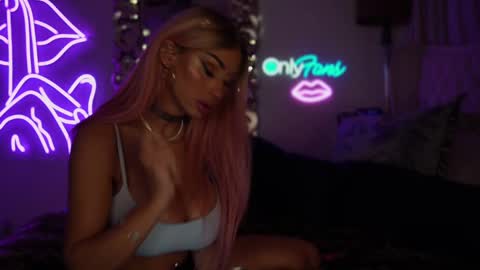 Snapshot of avalonnfoxx chatting on December 14, 2024, 8:56 am AvalonnFoxx online show from December 14, 2024, 8:56 am