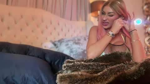 Snapshot of avalonnfoxx chatting on December 18, 2024, 3:33 pm AvalonnFoxx online show from December 18, 2024, 3:33 pm