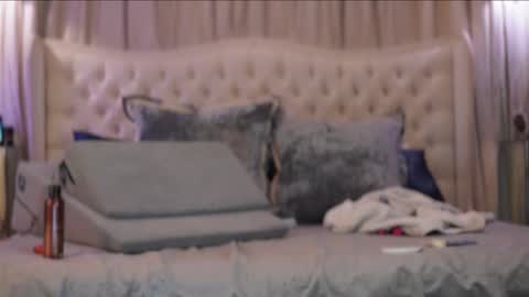 Snapshot of avalonnfoxx chatting on January 7, 2025, 6:27 am AvalonnFoxx online show from January 7, 2025, 6:27 am