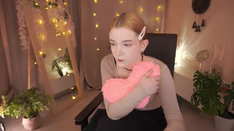  Ava  online show from October 1, 2025, 2:56 pm