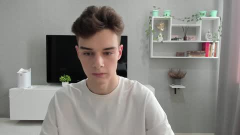 Snapshot of avegothy chatting on February 4, 2025, 10:10 am gothy 3 online show from February 4, 2025, 10:10 am