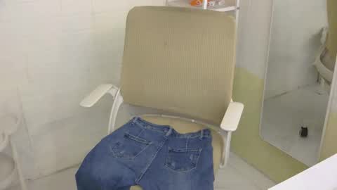 Snapshot of averageuncut1 chatting on February 2, 2026, 5:17 am Rhian online show from February 2, 2026, 5:17 am