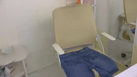 Snapshot of averageuncut1 chatting on February 3, 2026, 5:05 am Rhian online show from February 3, 2026, 5:05 am