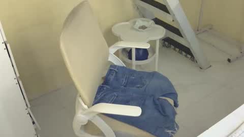 Snapshot of averageuncut1 chatting on February 9, 2026, 2:48 am Rhian online show from February 9, 2026, 2:48 am