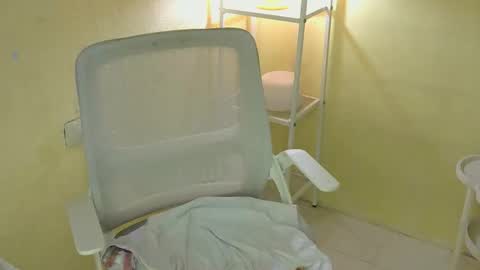 Snapshot of averageuncut1 chatting on February 25, 2026, 4:11 am Rhian online show from February 25, 2026, 4:11 am