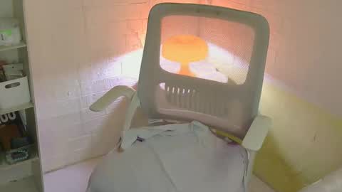 Snapshot of averageuncut1 chatting on April 6, 2026, 2:31 am Rhian online show from April 6, 2026, 2:31 am