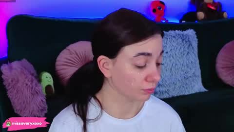 AveryWillow online show from April 6, 2026, 10:00 pm