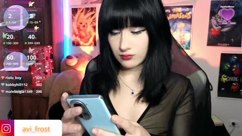 Snapshot of avi_frost chatting on February 4, 2025, 9:17 am Saraaaa independent model 3 online show from February 4, 2025, 9:17 am