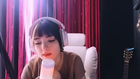 Snapshot of avi_nile chatting on May 20, 2026, 5:24 am Avriel online show from May 20, 2026, 5:24 am