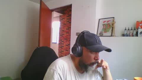 Snapshot of avidruiz87 chatting on December 3, 2025, 3:32 pm Dark r0k3r online show from December 3, 2025, 3:32 pm