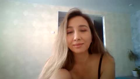 Snapshot of avinelra chatting on April 10, 2026, 5:45 am avinelra online show from April 10, 2026, 5:45 am