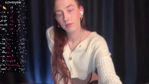 avril_pearly_ online show from January 10, 2025, 7:43 pm