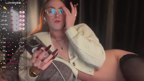 avril_pearly_ online show from February 21, 2025, 12:49 am