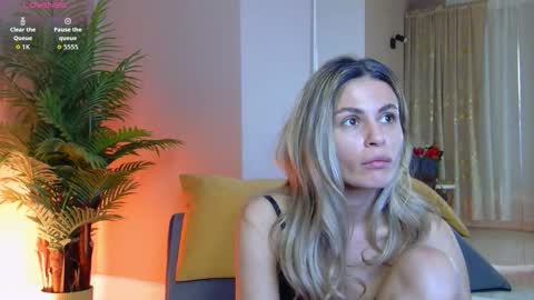 Snapshot of avrillcyrux chatting on January 14, 2026, 8:42 am AVRILL CYRUX online show from January 14, 2026, 8:42 am