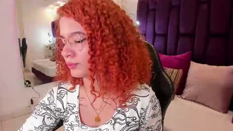 Snapshot of avrilwayne chatting on November 26, 2025, 11:44 am Avril online show from November 26, 2025, 11:44 am