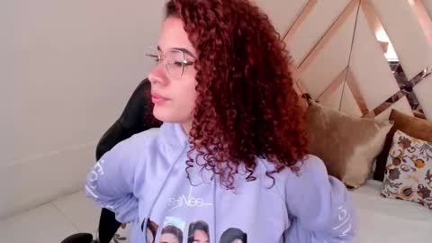 Snapshot of avrilwayne chatting on January 7, 2026, 11:56 am Avril online show from January 7, 2026, 11:56 am