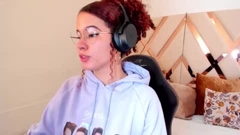 Snapshot of avrilwayne chatting on January 14, 2026, 11:38 am Avril online show from January 14, 2026, 11:38 am